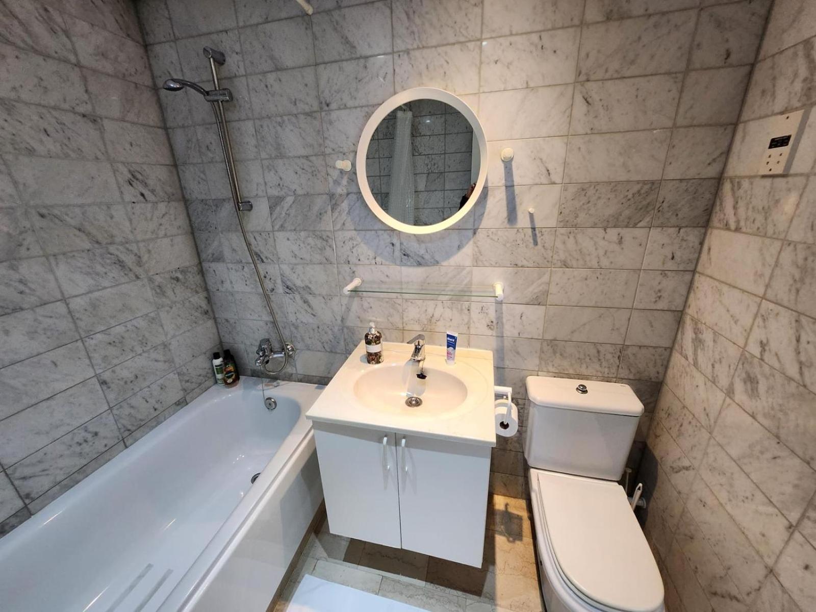 New With Ac Central Suites With Pool Access And Squash Courts! Sleeps Family Or 4 Guests غيبرالتار المظهر الخارجي الصورة