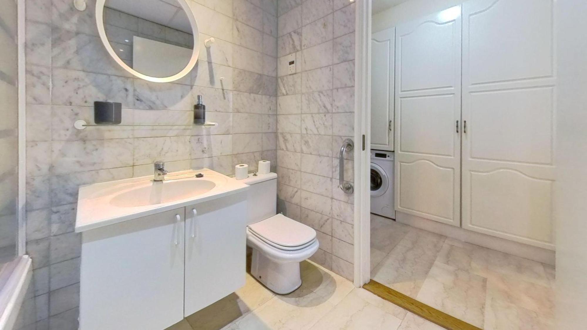 New With Ac Central Suites With Pool Access And Squash Courts! Sleeps Family Or 4 Guests غيبرالتار المظهر الخارجي الصورة